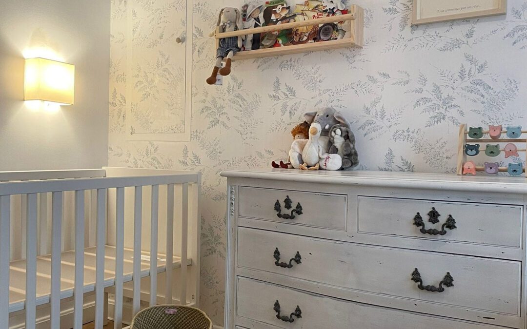 Un dormitorio de bebé con encanto en París